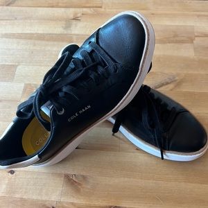 Cole Haan Women’s Topspin Lace-Up Leather Sneaker. 6.5